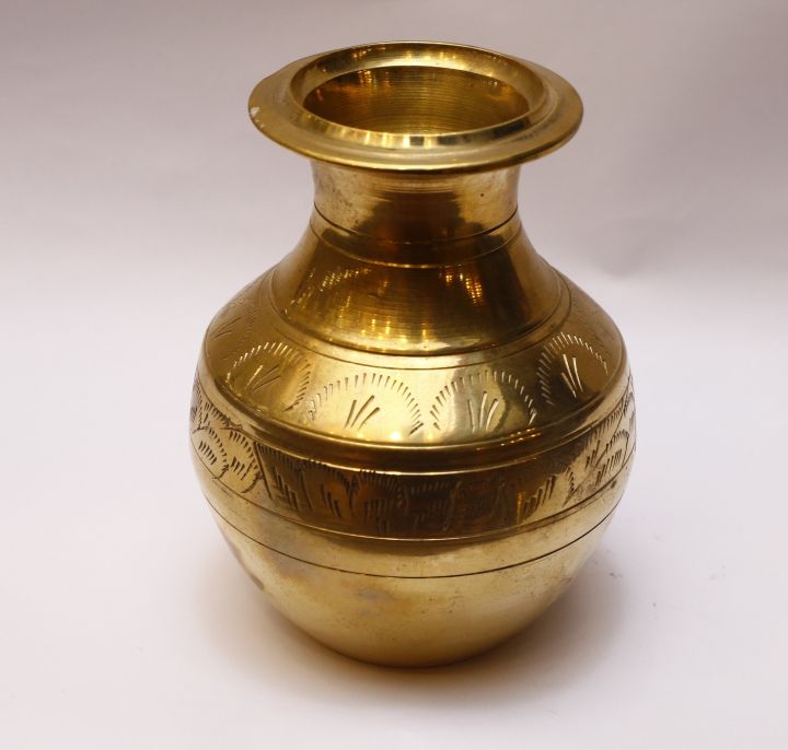 Kolkata%20Brass%20Kolos%20-%20Golden%20-%20Image%202