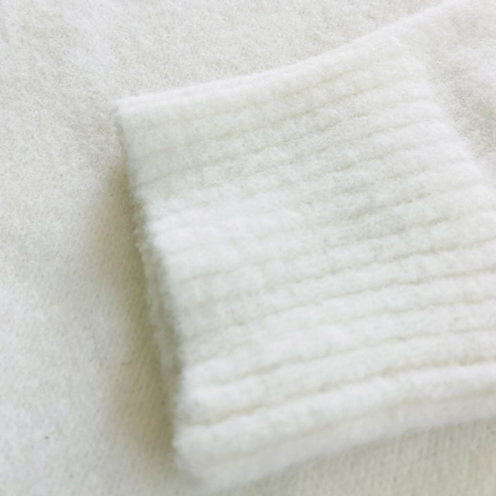 Womens%20V-Neck%20Long%20Sleeve%20Off-White%20Winter%20Sweater%20From%20Levin%20-%20Image%208