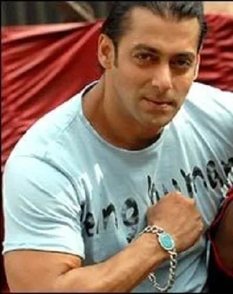 Salman%20Khan%20bracelet%20with%20blue%20stone%20stylist%20silver%20-%20Image%203