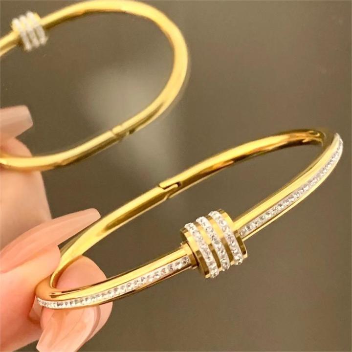 New%20gold%20titanium%20steel%20bracelet%20for%20women,%20high-end%20zircon%20couple%20bracelet,%20light%20luxury%20plain%20ring%20bracelet,%20hand%20jewelry%20-%20Image%206