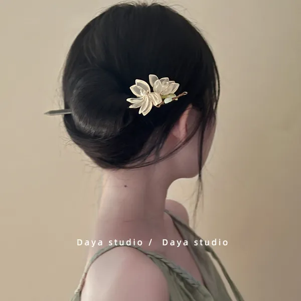 Elegant%20Handmade%20Flower%20Hairpin%20for%20Women%20&%20Girls%20%E2%80%93%20Traditional%20Hair%20Accessory%20-%20Image%202