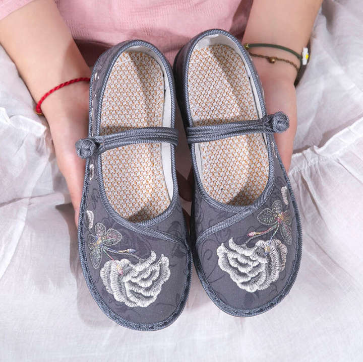2022 New Old Beijing Cloth Women's Fashion Handmade Embroidered Hanfu Ethnic Style Soft Sole Mom Single Shoes