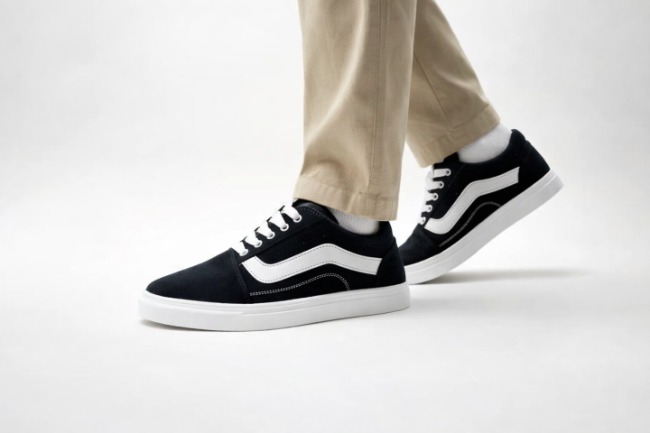 Stander Looking Stylish and Fashionable Summer and Winter Exclusive Sneakers Converse Shoes for Men