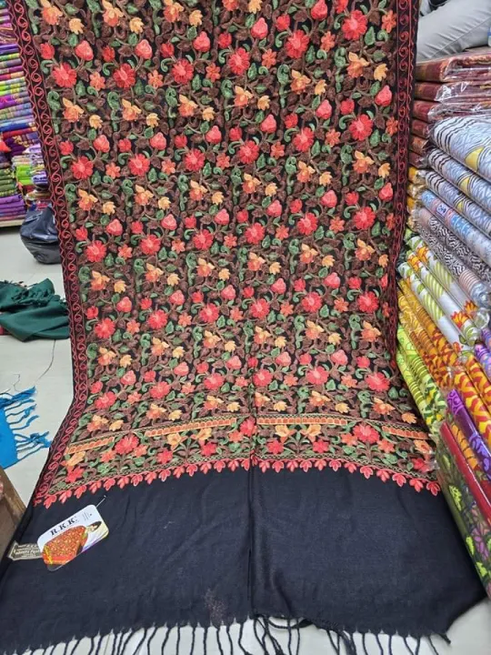 Kashmiri%20Poshmina%20Shawl%20for%20Women%20Winter%20-%20Image%205