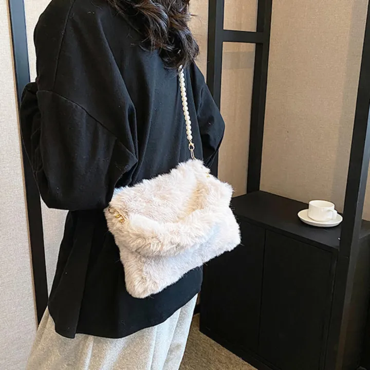 Messenger%20Bag%20Winter%20Square%20Bag%20Winter%20Underarm%20Bag%20Ins%20Package%20Plush%20Crossbody%20Bag%20Fashion%20Square%20Bag%20Plush%20Bag%20-%20Image%203
