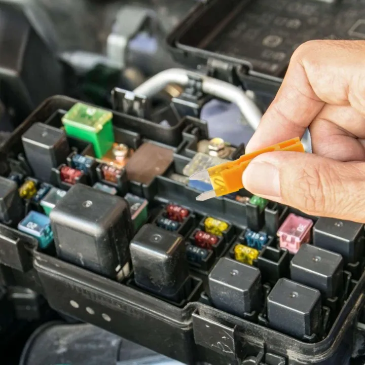 300PCS%20car%20set%20combination%20medium%20and%20small%20mini%20plug-in%20fuse%20-%20Image%204