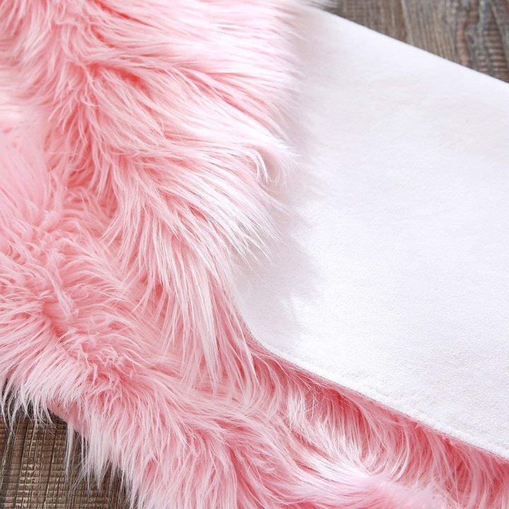 Fluffy%20Heart%20Shape%20Faux%20Fur%20Rug%20for%20Kids%20Bedroom%20and%20Home%20Decor,%20Soft%20Washable%20Sheepskin%20Carpet,%2040x50cm,%20White,%20Pink,%20Red%20-%20Image%205