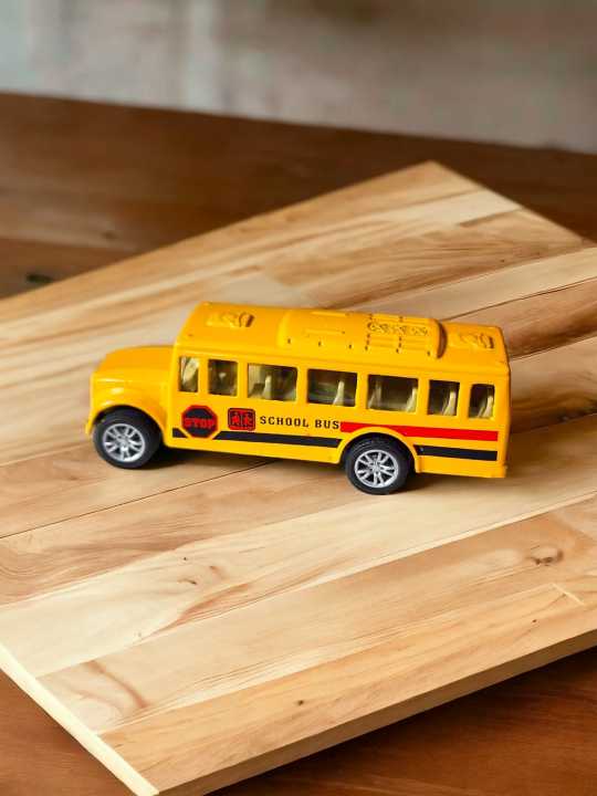 Metal%20School%20Bus%20Diecast%20Pull%20back%20and%20Go%20Action.%20Age%203%20and%20up%20-%20Image%202