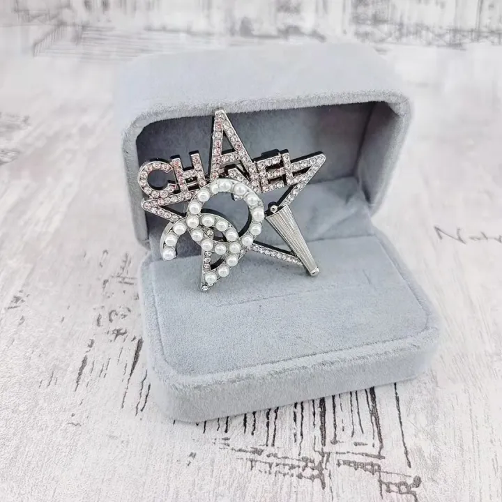 Premium%20five-pointed%20star%20double%20letter%20brooch,%20pearl%20rhinestone,%20umbrella%20pin,%20with%20small%20fragrance%20suit,%20dress,%20suit%20collar%20pin%20-%20Image%202