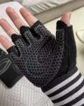 High-Quality Non-Slip Weightlifting Fitness Gloves with Finger Support for Heavy Duty Workout - Half-Finger Design.