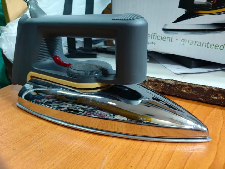 Philips%20HD1172/00%20Lightweight%20Compact%20Classic%20Dry%20Iron%20-%20Image%209