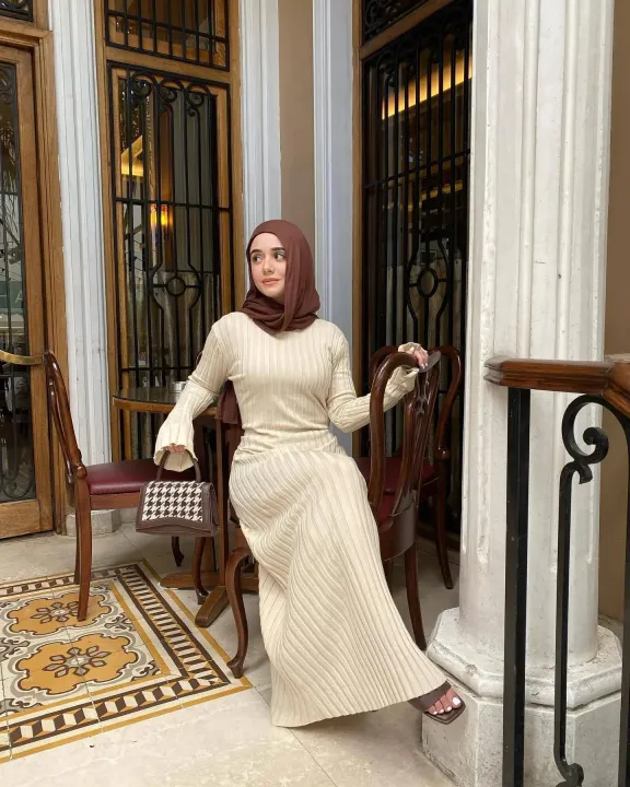 Elegant%20Ribbed%20Knitted%20Long%20Dress%20Women%20Casual%20O-neck%20Short%20Sleeve%20Bodycon%20Dresses%202023%20Autumn%20Ladies%20Pleated%20A-line%20Maxi%20Robe%20-%20Image%207