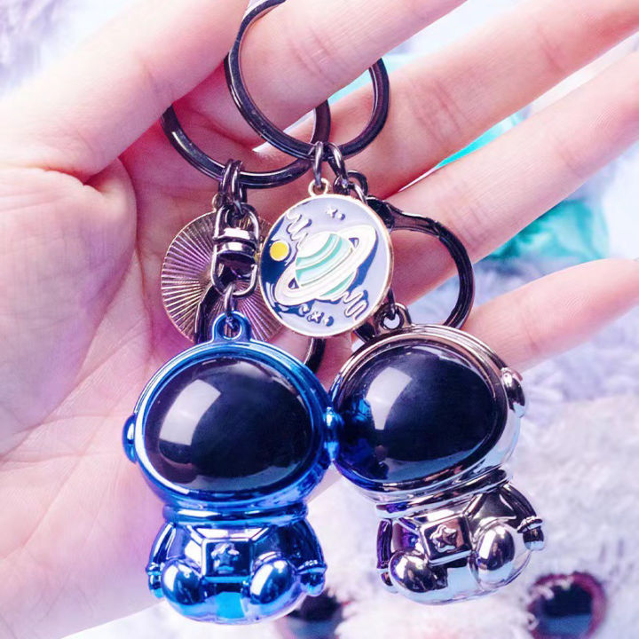Trendy%20Astronaut%20Key%20Chains%20Lovely%20Hip%20Hop%20Colorful%20Astronaut%20Anime%20Keychain%20Sunlight%20Super%20Store%20-%20Image%203