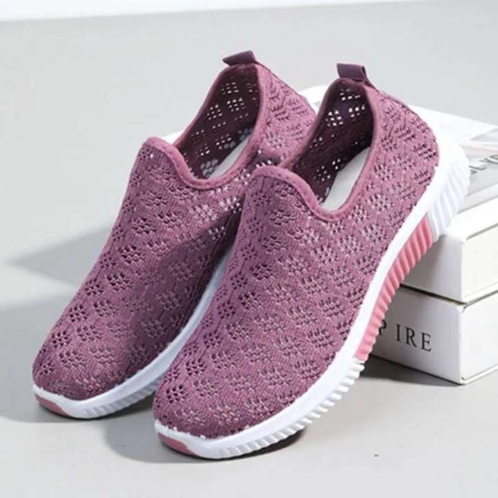 Summer%20Old%20Beijing%20Cloth%20Women's%20with%20Hollow%20Breathable%20Casual%20Soft%20Sole%20Mesh%20Flat%20Bottom,%20One%20Step,%20Mom's%20Shoes%20-%20Image%204