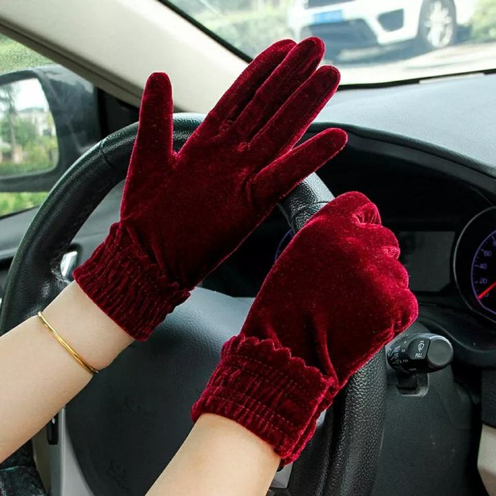 China%20Super%20Stylish%20Velvet%20Hand%20Gloves%20For%20Women%20-%20Image%203