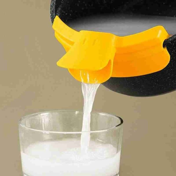 OKDEALS%20with%20Round%20Mouth%20Edge%20Anti-spill%20Duckbill%20Drain%20Soup%20Diversion%20Pour%20Soup%20Pans%20Side%20Clip%20Kitchen%20Tools%20Leak-proof%20Liquid%20Funnel%20Pot%20-%20Image%204