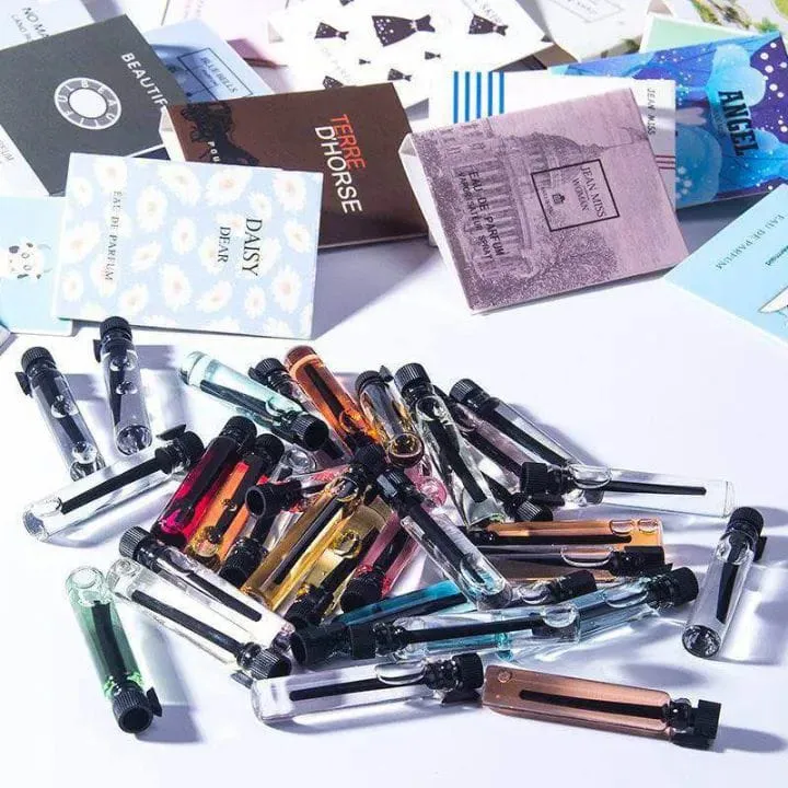 Fancy%20printed%20high-grade%20fragrance%20sample%20cards%20for%20glass%20viral%20packaging%20Pocket%20Perfume%20For%20Man%20&%20Woman%20mini%20perfume%20-2ml%20-%20Image%202