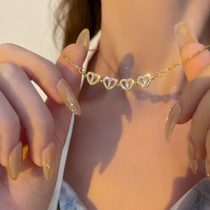 Stylish%20Fashionable%20Magnetic%20Chain%20Necklace%20for%20Women%20-%20Heart-Shaped%20Pendant%20for%20Girls%20Simple%20Stylish%20Fashion%20New%20Collection%20-%20Image%203