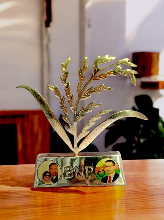 symbolic%20picture%20with%20dhaner-shish/%E0%A6%AA%E0%A6%BF%E0%A6%A4%E0%A6%B2%E0%A7%87%E0%A6%B0-%E0%A6%A7%E0%A6%BE%E0%A6%A8%E0%A7%87%E0%A6%B0-%E0%A6%B6%E0%A7%80%E0%A6%B7%20%E0%A6%B8%E0%A6%99%E0%A7%8D%E0%A6%97%E0%A7%87%20%E0%A6%AA%E0%A7%8D%E0%A6%B0%E0%A6%A4%E0%A7%80%E0%A6%95%E0%A7%80%20%E0%A6%9B%E0%A6%AC%E0%A6%BF%20-%20Image%204