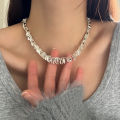 Xiaohongshu has the same niche design, versatile pearl necklace, women's fashion temperament, clavicle chain, non-fading sweater necklace. 