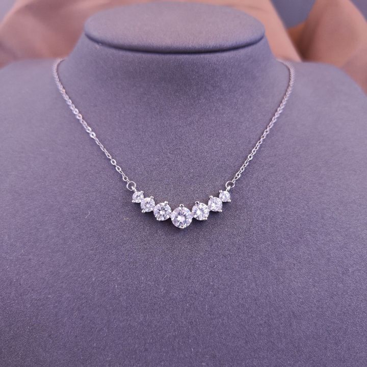 Moissanite%20fashion%20female%20clavicle%20chain%20simple%20pendant%20light%20luxury%20one%20carat%20seven%20princess%20necklace%20tik%20one%20piece%20dropship%20-%20Image%204