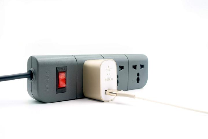 Belkin%20Essential%20Series%203-Socket%20Surge%20Protector%20-%20Image%203