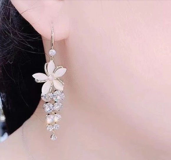 Opal%20Flower%20Earrings%20Acrylic%20Rhinestone%20Tassel%20Fashion%20Stud%20Earrings%20-%20Ear%20Ring%20-%20Image%204
