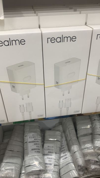 Realme%2033W%20Super%20Dart%20Power%20Adapter%20Charger%20and%20Charger%20with%20Fast%20Charging%20Data%20Cable%20-%20Image%203