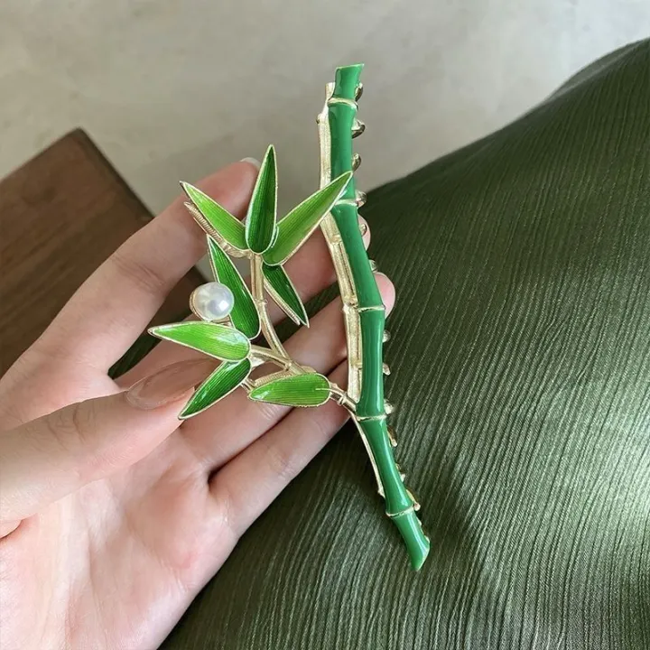 Korean%20Design%20Premium%20Green%20Bamboo%20Claw%20Clips%20-%20Image%204