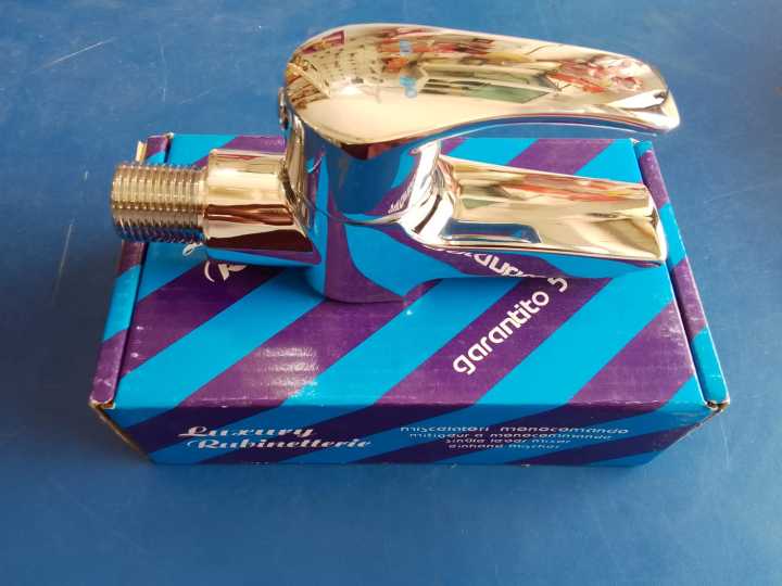 LUXURY%20BRASS%20WATER%20TAP%20SQUARE%20SHAPE%20-%20Image%205