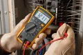 Fluke 115 True RMS Digital Multimeter Measures AC/DC Voltage To 600 V and AC/DC Current to 10 A. 