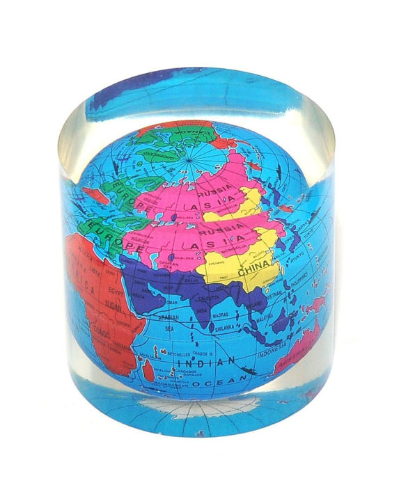 Globe%20Paper%20Weight%20for%20Desk%20Usage%20-%20Image%205