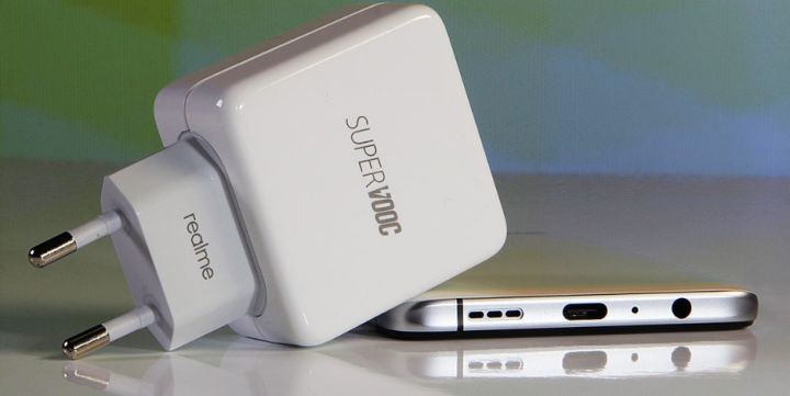 Realme%20VOOC%20Flash%20Charging%20Fast%20Charter%20with%20Type-C%20Data%20and%20Charging%20Cable%20For%20Realme%20X%20XT%20X2%20X2Pro%206%206i%206%20Pro%205%20Pro%20-%20Image%206