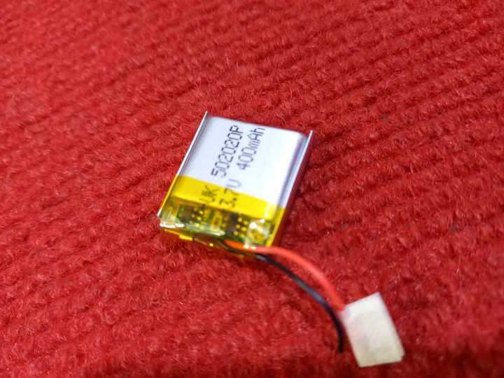 Smart%20%20Watch%20Battery%203.7V%20300mAh%20Rechargeable%20Battery%203.7V%20Battery%20Size%2020%20x%2020%20%C3%974mm%20Lithium%20Polymer%20Rechargeable%20Battery%203.7V%20Battery%20For%20Bluetooth%20Watch%20Battery%20-%20Image%204