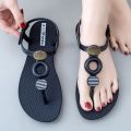 Sandals: women's outdoor wear summer flat sandals, super fairy temperament, new foreign style to wear sandwich beach shoes.