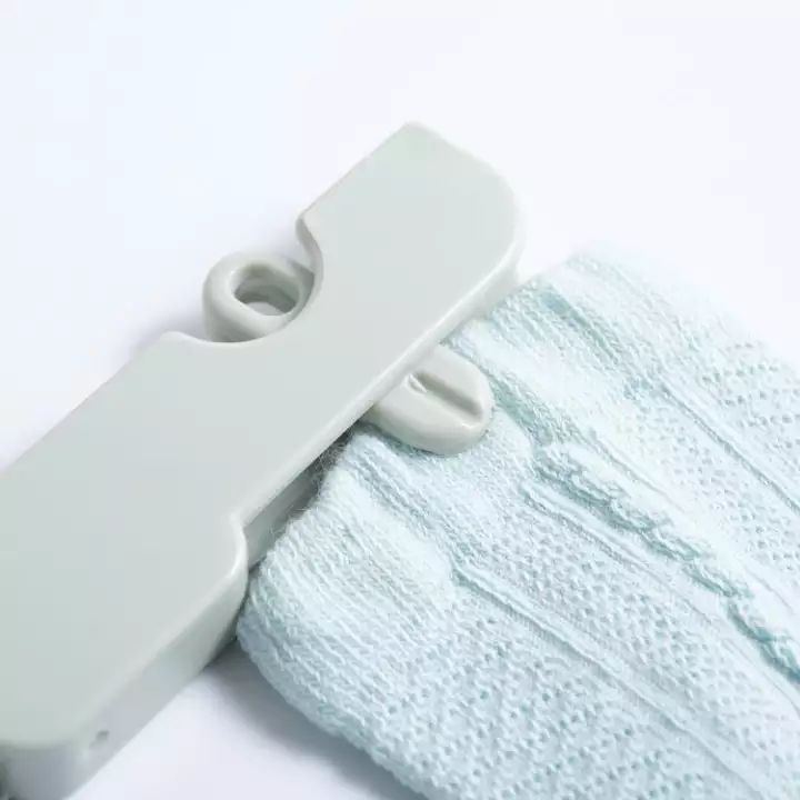 RHS%20Online%202PCS%20Multifunctional%20Foldable%20Travel%20Clothes%20Hangers%20Coat%20Hanger%20With%20Anti-slip%20Grooves%20-%20Image%203