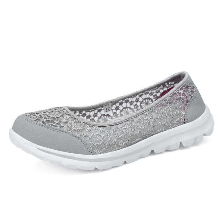 New%20Breathable%20Hollow%20Lace%20Mesh%20Non%20slip%20Elderly%20Flat%20Bottom%20Mom%20Women's%20Shoes,%20Lazy%20Shoes%20-%20Image%204