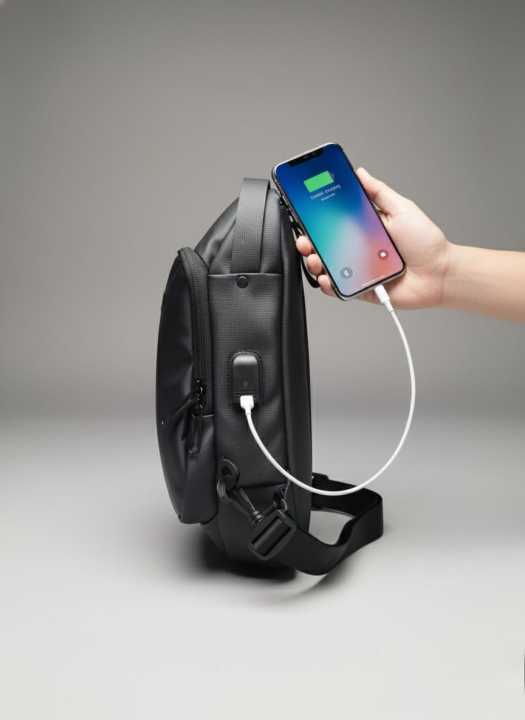 The%20Urban%20Charge%20Master%20Sling%20Secure,%20Smart,%20and%20Ready%20for%20Your%20Daily%20Carry%20-%20Image%204