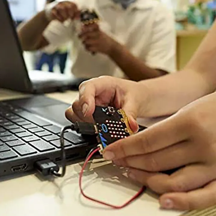 V1.5%20Development%20Board%20Smart%20Car%20Kit/Qtruck/Python%20Education%20BBC%20Microbit%20Programmable%20Robot%20for%20DIY%20-%20Image%207