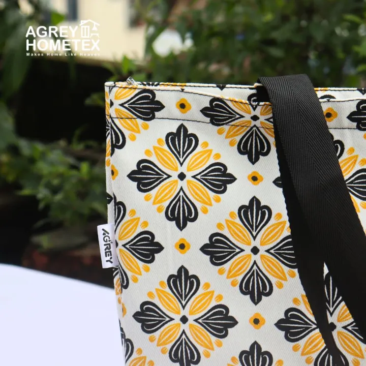Tote%20Bag,%20Cotton%20Fabric,%20Yellow%20&%20Black,%2014"x16"%20-%20Image%205
