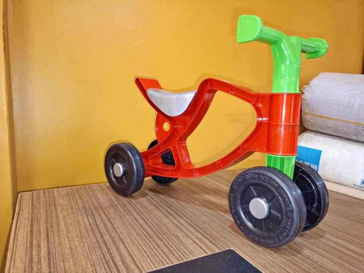 Baby%20Balance%20Bike%20My%201st%20Scooter%20Ride-on%20Cycle%20Learn%20to%20Walk%20,%20Walker%20Tri%20Cycle%20Toy%20for%20Kids%20Boys%20and%20Girls%20-%20Image%204