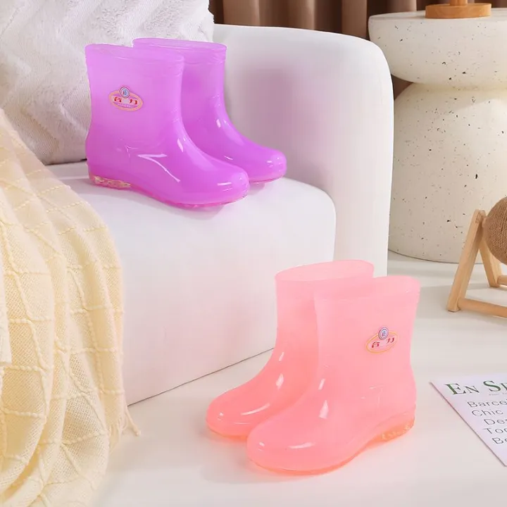 Jelly%20Rain%20Boots%20Women's%20Fashionable%20Rainy%20Day%20Quick-Drying%20Non-Mesh%20Mid-Calf%20Soft%20Rain%20Boots%20Non-Slip%20Glue%20Shoe%20Cover%20Shoes%20-%20Image%207