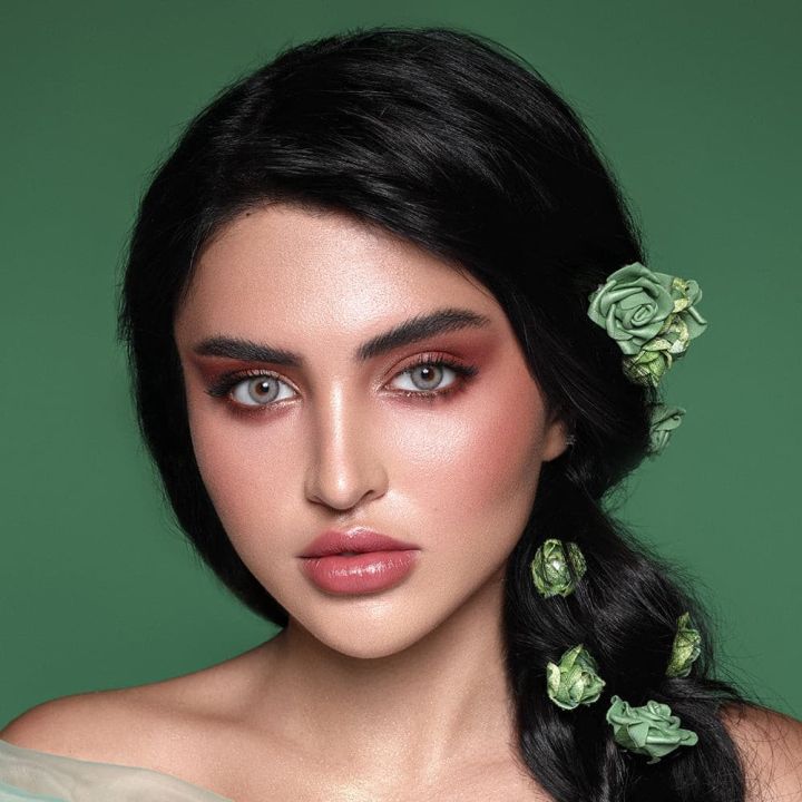 BELLA%20Gray%20Olive%20Elite%20Color%20Contact%20Lens%20with%20kit%20box%20-%20Image%205