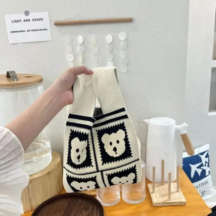 Korean%20Knot%20Wrist%20Bag%20Small%20Bear%20Knitted%20Bag%20Women's%20Handbag%20Fashion%20Simple%20Tote%20Bag%20Purses%20Ladies%20Clutch%20Woven%20Shopping%20Bag%20-%20Image%205