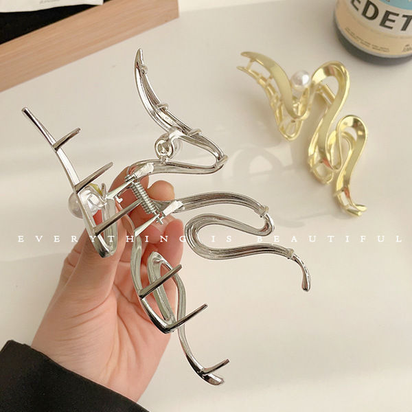 Stylish%201%20Piece%20Hair%20clips%20For%20Women%20Imported%20From%20China%20-%20Image%203