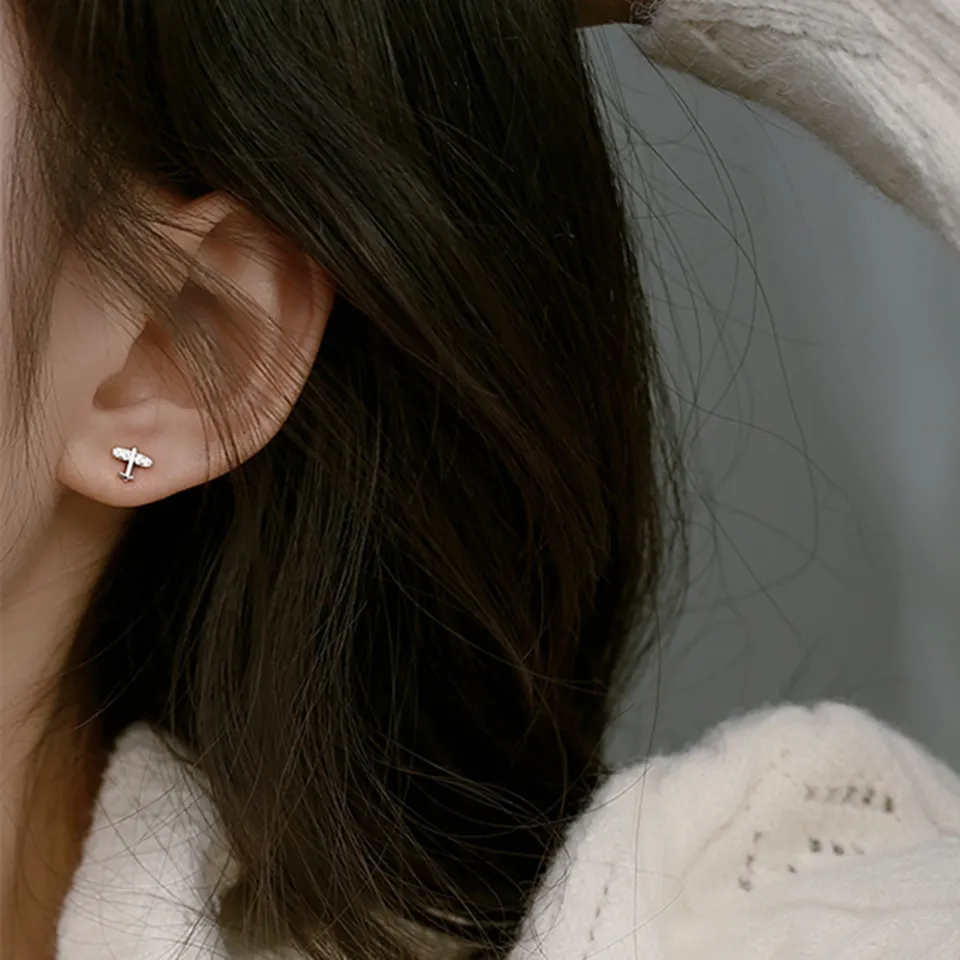 Simple and Small Sparkling Diamond Earrings Cute Airplane Shape