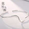 S925 silver-plated bracelet for women, simple Moebius twisted bracelet, glossy wave bracelet, open bracelet, hand jewelry.