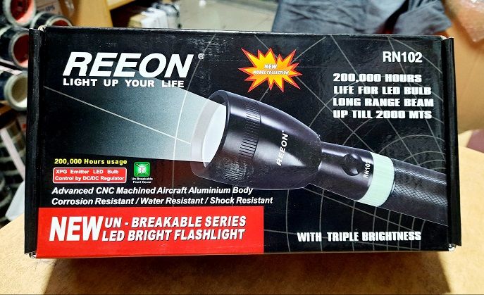 Reeon%20RN-102%20Rechargable%20Alluminium%20body%20Flashlight%20torch%20light%20-%20Image%204