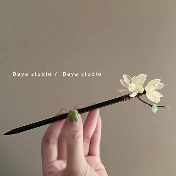 Elegant%20Handmade%20Flower%20Hairpin%20for%20Women%20&%20Girls%20%E2%80%93%20Traditional%20Hair%20Accessory%20-%20Image%206