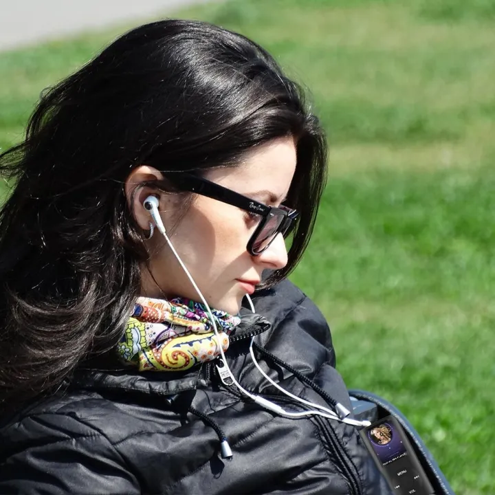 Compact%20and%20Portable%20MP3%20/%20MP4%20Player%20With%20Photo%20Viewer,%20E-Book%20Reader%20and%20Voice%20Recorder%20and%20FM%20Radio%20Video%20Movie%20Gift%20Headset%20-%20Image%209